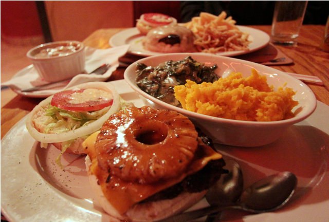 Spur burgers with sauce