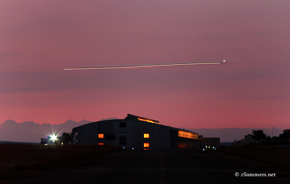 17 ufo over hangar sm