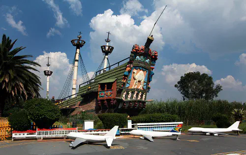 Mini ship and planes at Miniland