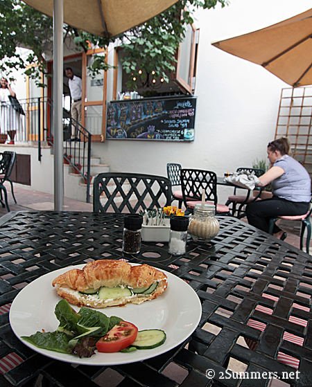 French Corner Bakery outside