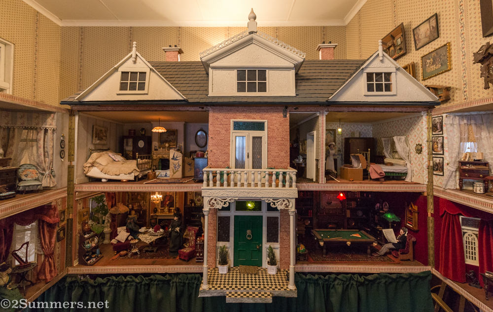 Lindfield doll house