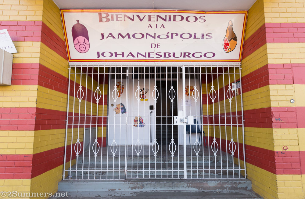 Jamonopolis: Entrance to Fama Deli