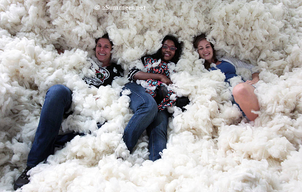 Meruschka, Heather and Rachel in a mountain of wool