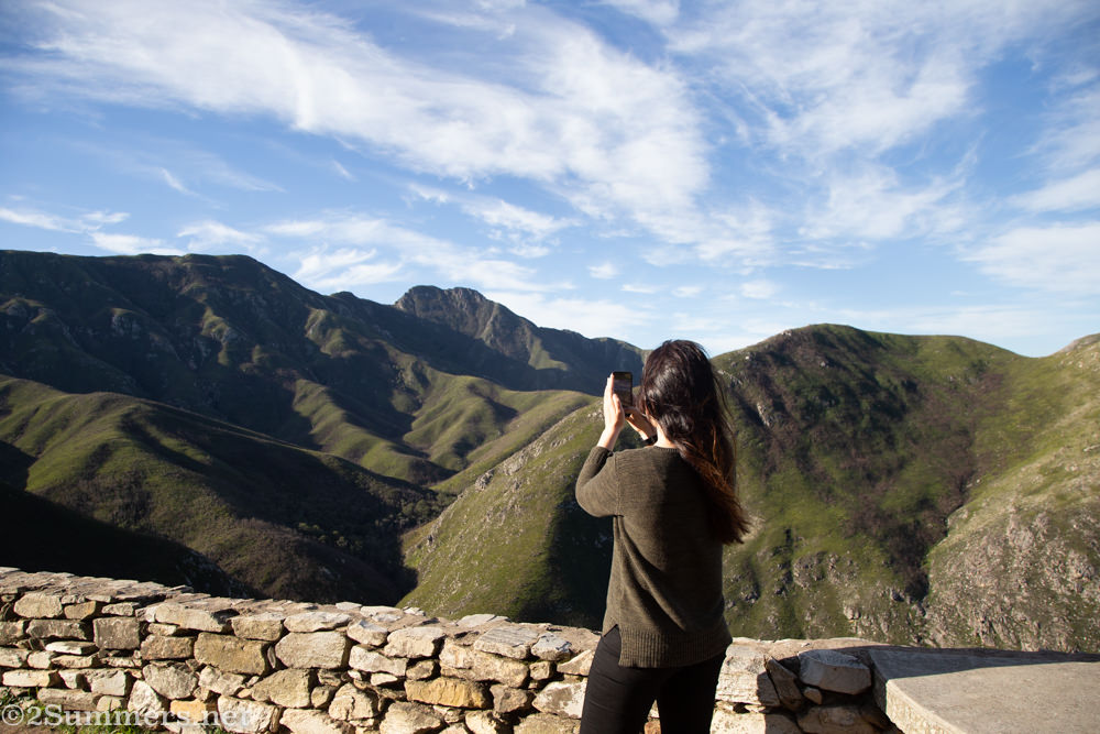Taking photos at the Outeniqua Pass between George and Oudtshoorn.