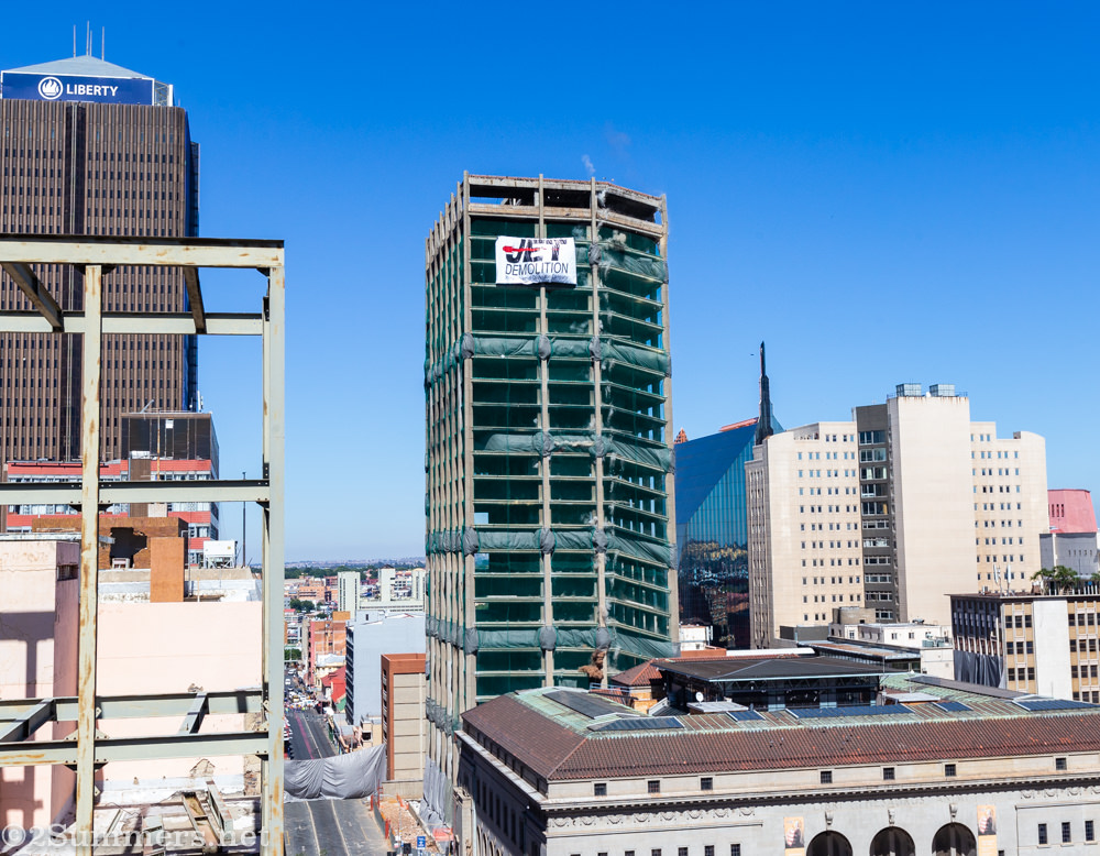 Bank of Lisbon Building falling.