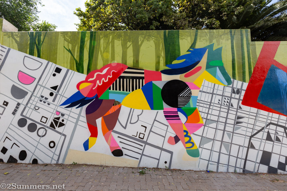 Horse on S-bend mural