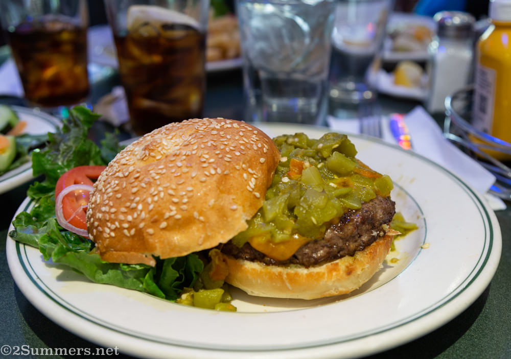 Green chile cheeseburger