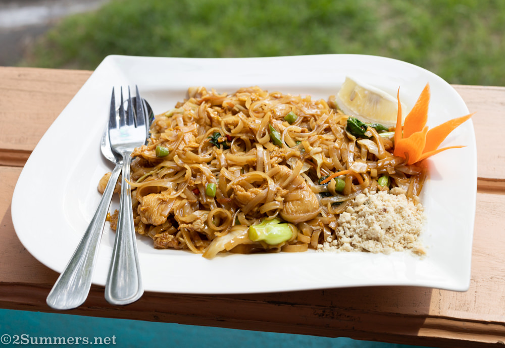 Chicken pad thai.