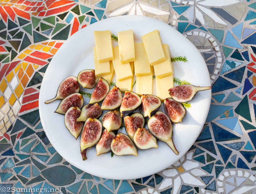 Figs and cheese