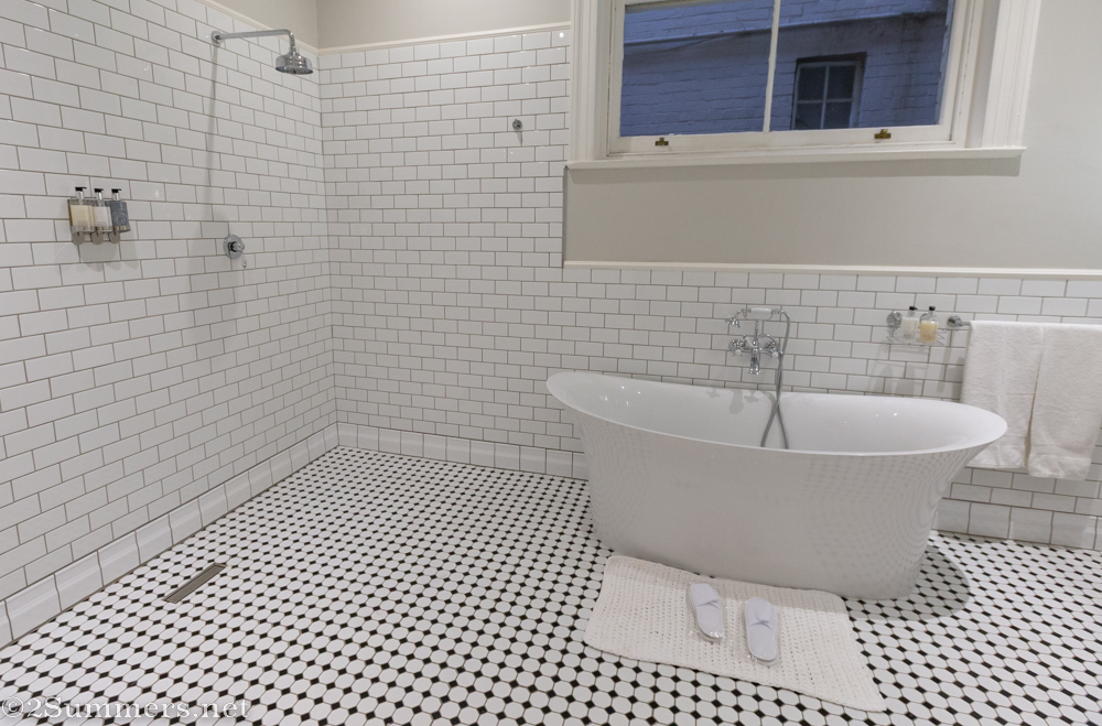 Rand Club hotel bathroom