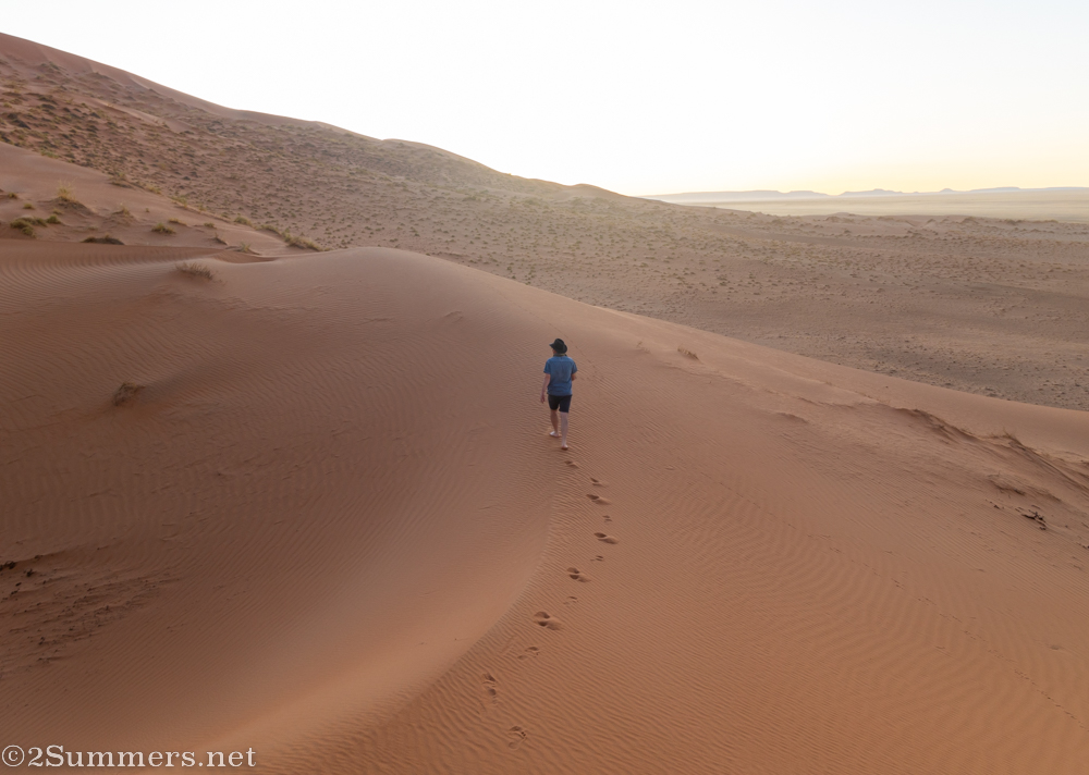 Thorsten climbing the dunes