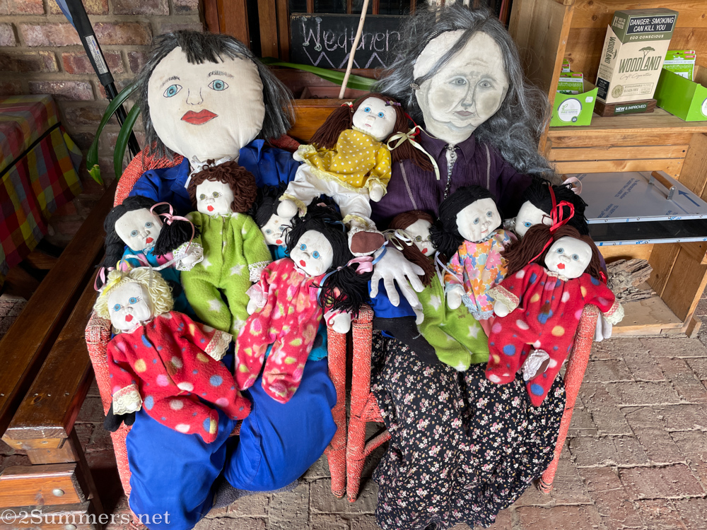 Creept padstal dolls