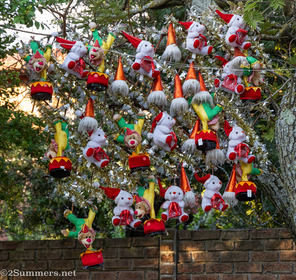 Weird Christmas tree display