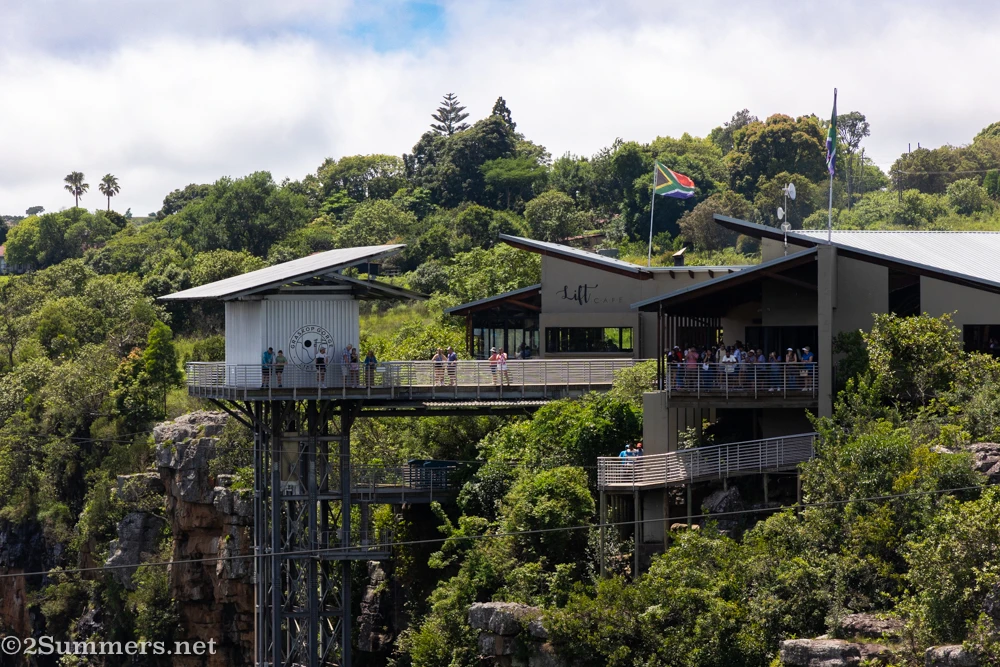 Looking at the buildings around the Graskop Gorge Lift