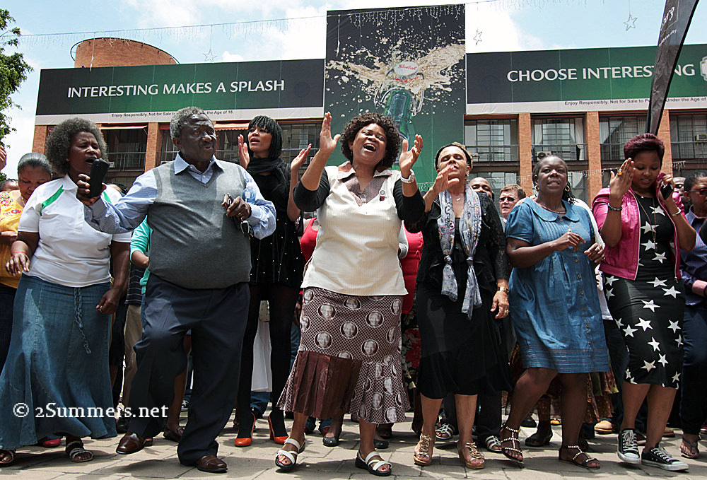 Mandela mourners singing