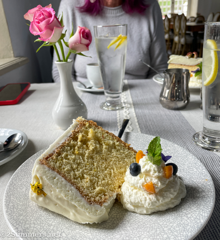 Lemon chiffon cake slice.